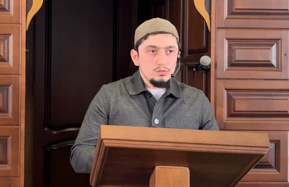 Имамы мечетей Махачкалы на пятничной молитве призвали дагестанскую молодежь не поддаваться на провокации